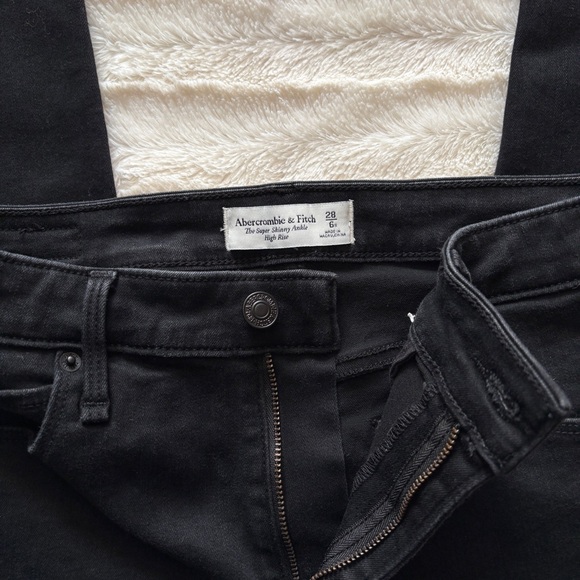 Abercrombie & Fitch Super Skinny Ankle High Rise Black  Jeans w/ Raw Hem - Picture 3 of 10
